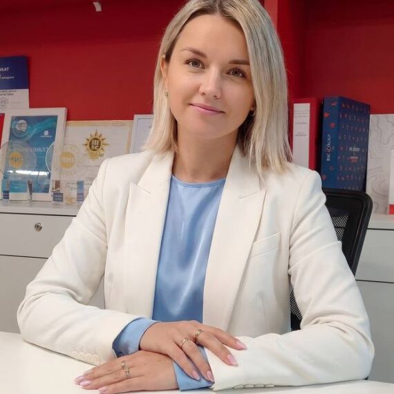 Диана Столярова